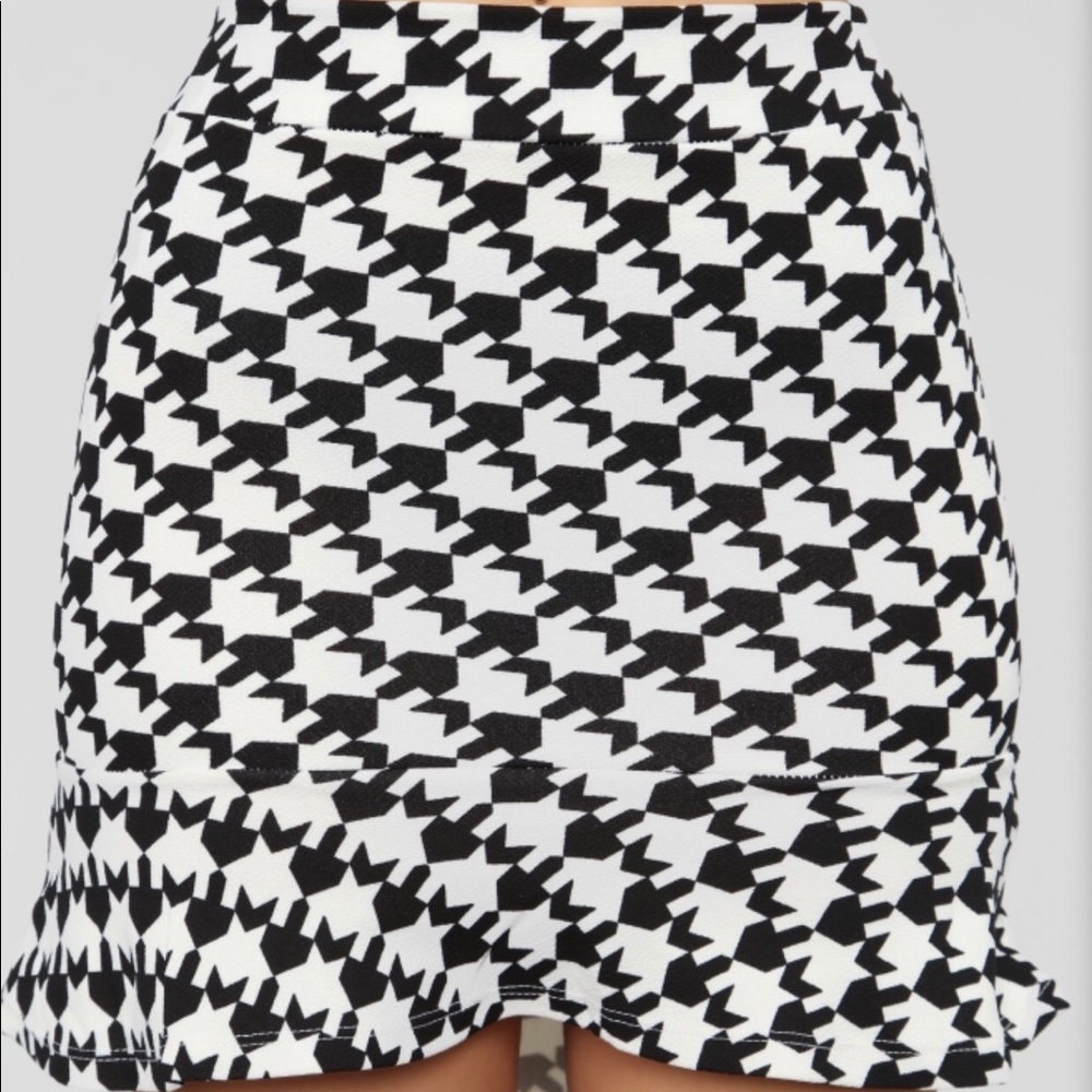 New Fashion Nova flounce hem skirt size Large